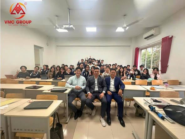 VMC Group Truyền Cảm Hứng Tại UEB: Chia Sẻ Góc Nhìn Thực Chiến Về Quản Trị Rủi Ro Trong Thị Trường Bất Động Sản Việt Nam